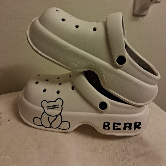 bear Shoes - Womens 2 Inches Platfotm Bear Design Clogs - White Size 9 - 10,  Like Crocs